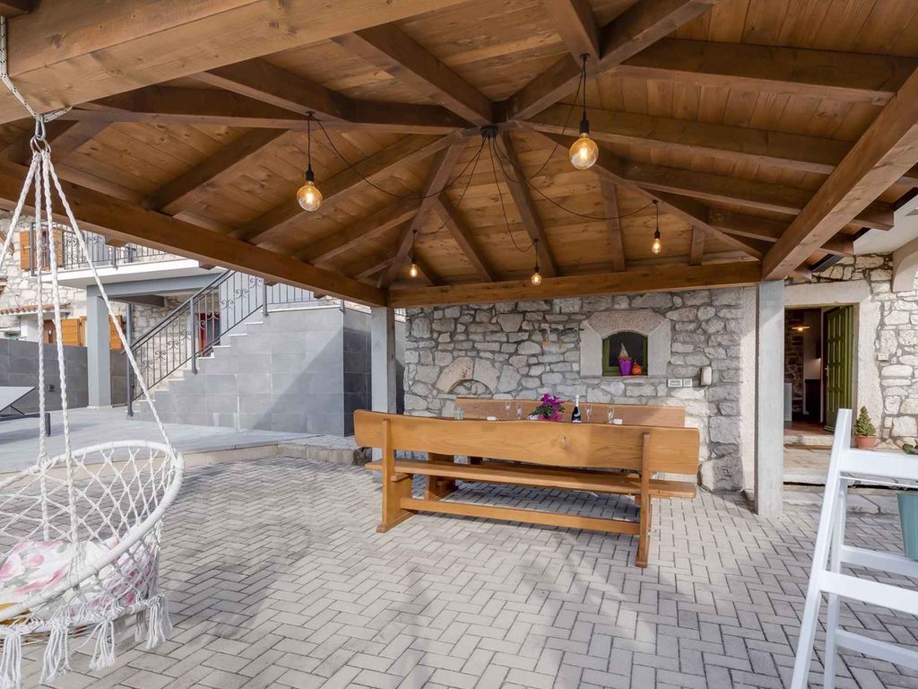 Ferienhaus mit Pool und Taverne für Grillabende