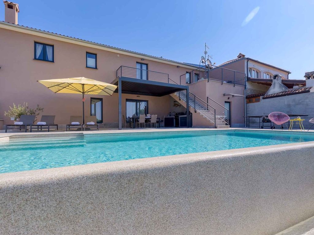 Villa mit eigenem Infinity Pool