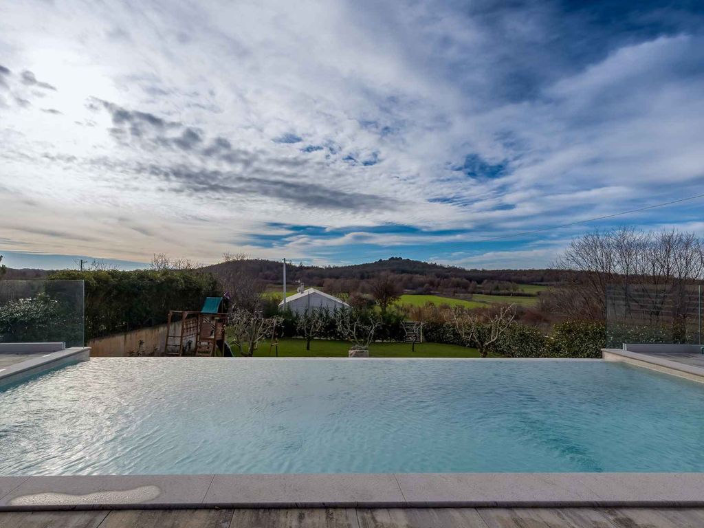 Villa mit eigenem Infinity Pool
