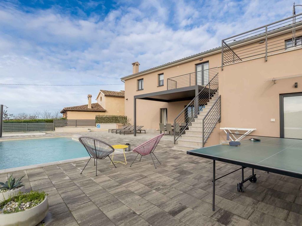 Villa mit eigenem Infinity Pool