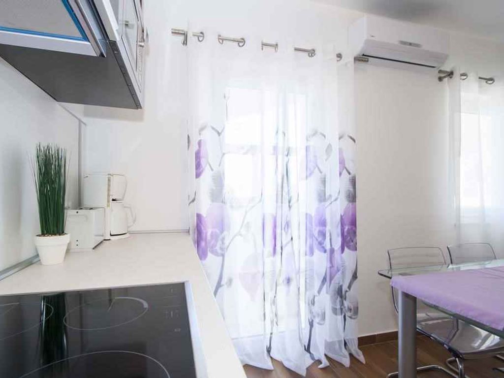 Ferienwohnung mit Internetzugang und Klimaanlage