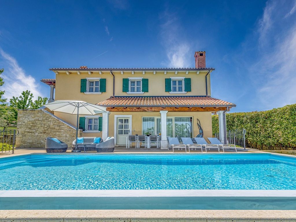 Villa mit Infinity Pool