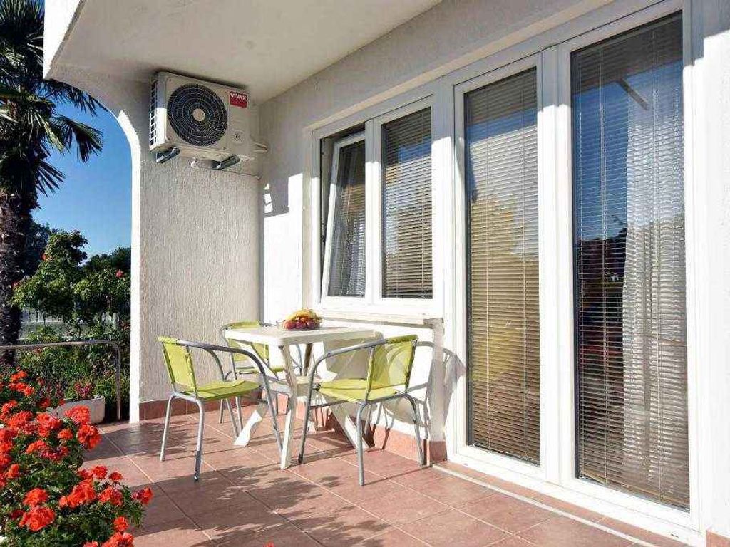 Ferienwohnung mit Klimaanlage und Außenpool