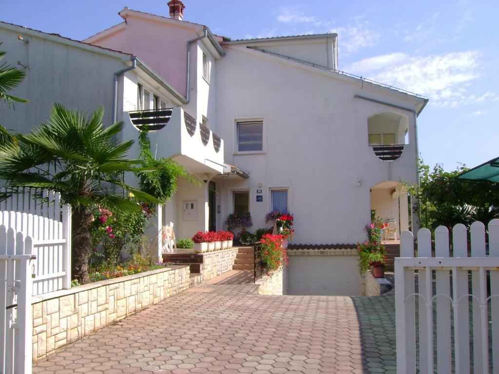 Ferienwohnung mit Klimaanlage und Außenpool