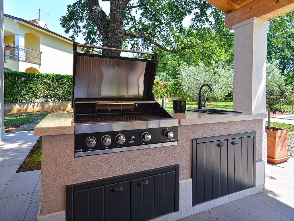 Studio mit Pool und Grill