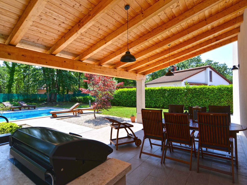 Ferienwohnung mit Pool und Grill