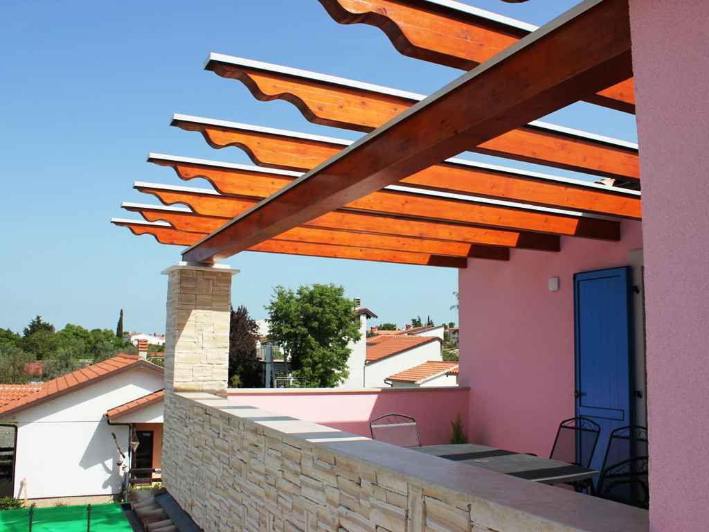 Villa mit Swimmingpool, Terrasse und Grill