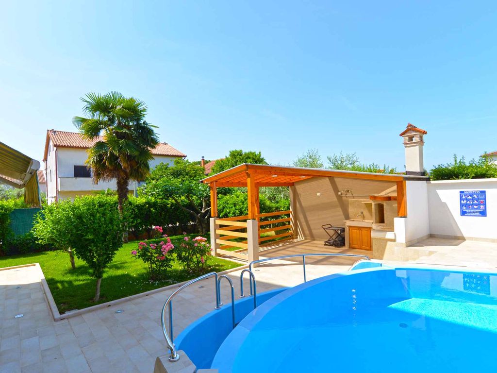 Ferienwohnung mit Pool und Grill