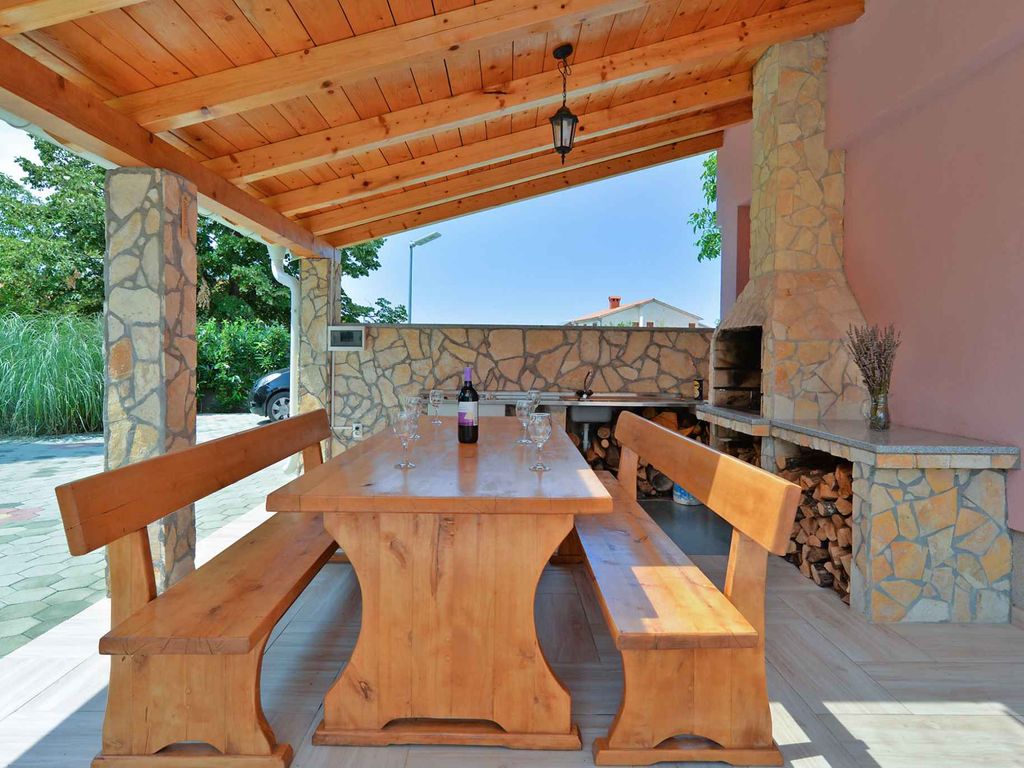 Ferienhaus mit Pool für 8 Personen