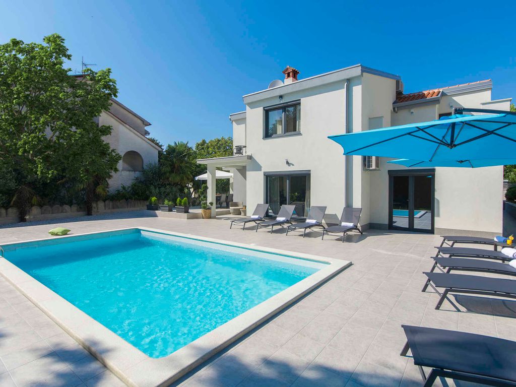Ferienhaus mit Pool
