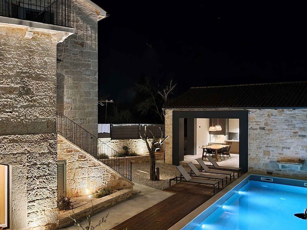 Villa mit Pool und Klima