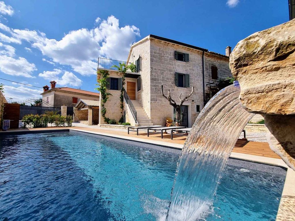 Villa mit Pool und Klima