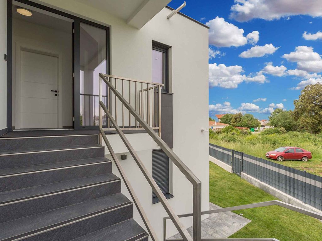 Ferienhaus mit Pool für 6 Personen