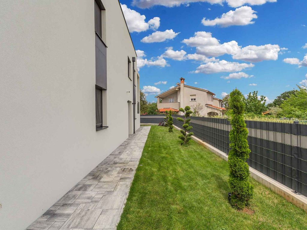 Ferienhaus mit Pool für 6 Personen