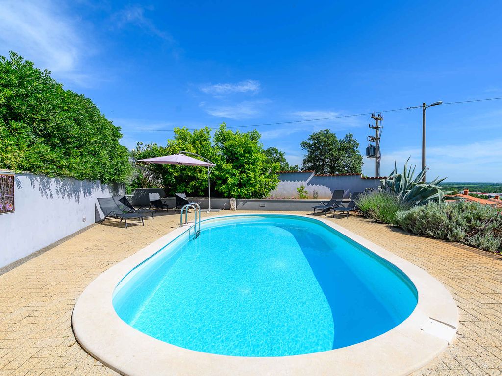 Villa mit Pool und Klimaanlage