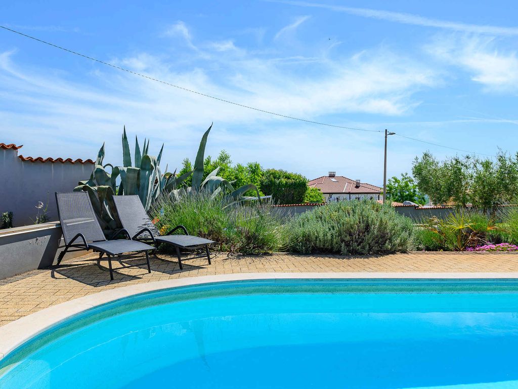 Villa mit Pool und Klimaanlage