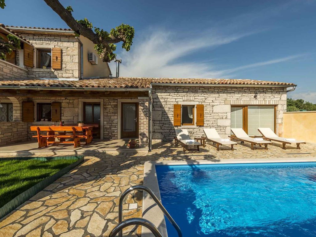 Villa mit eigenem Pool und Garten