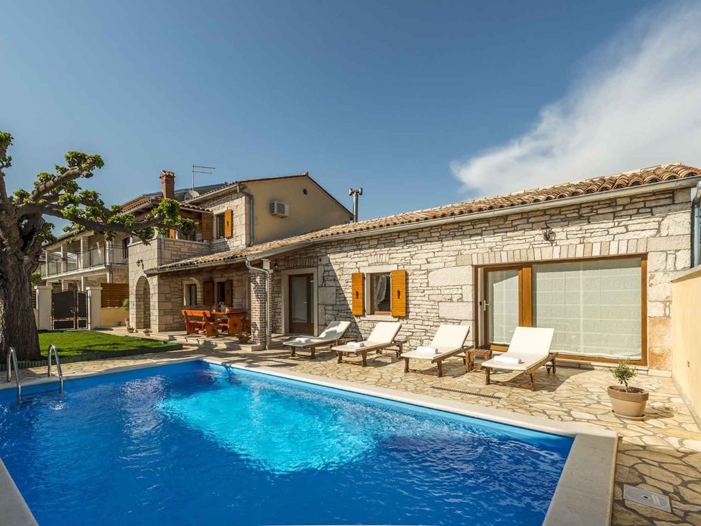 Villa mit eigenem Pool und Garten