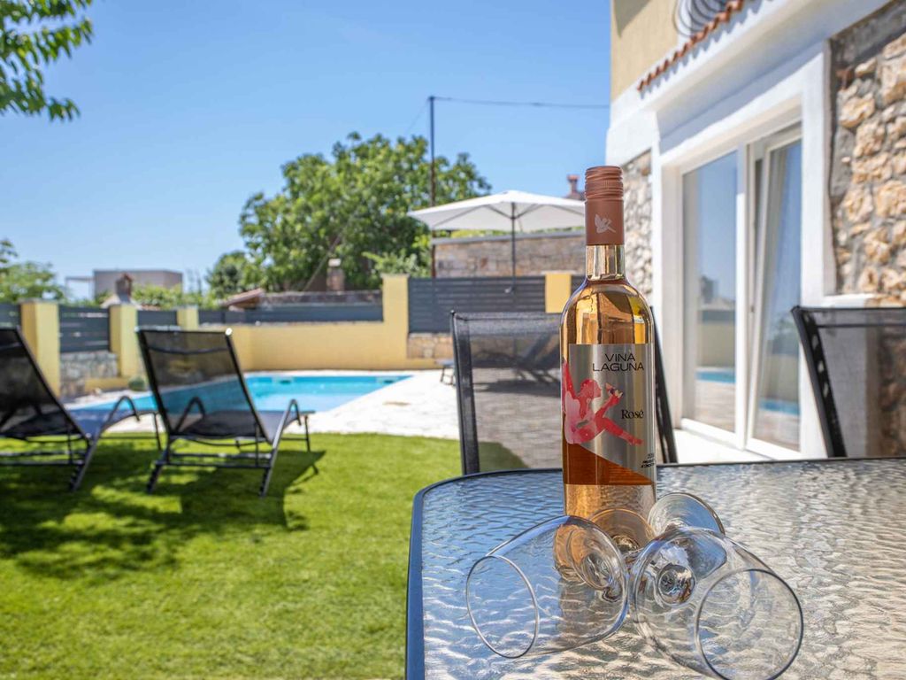 Ferienhaus mit Privatpool und Klimaanlage