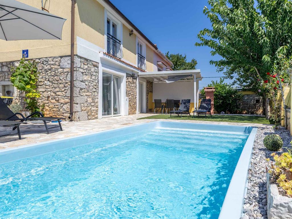 Ferienhaus mit Privatpool und Klimaanlage
