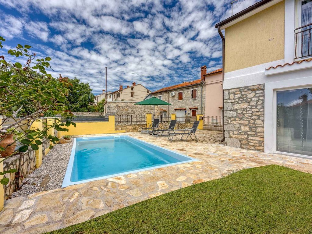 Ferienhaus mit Privatpool und Klimaanlage