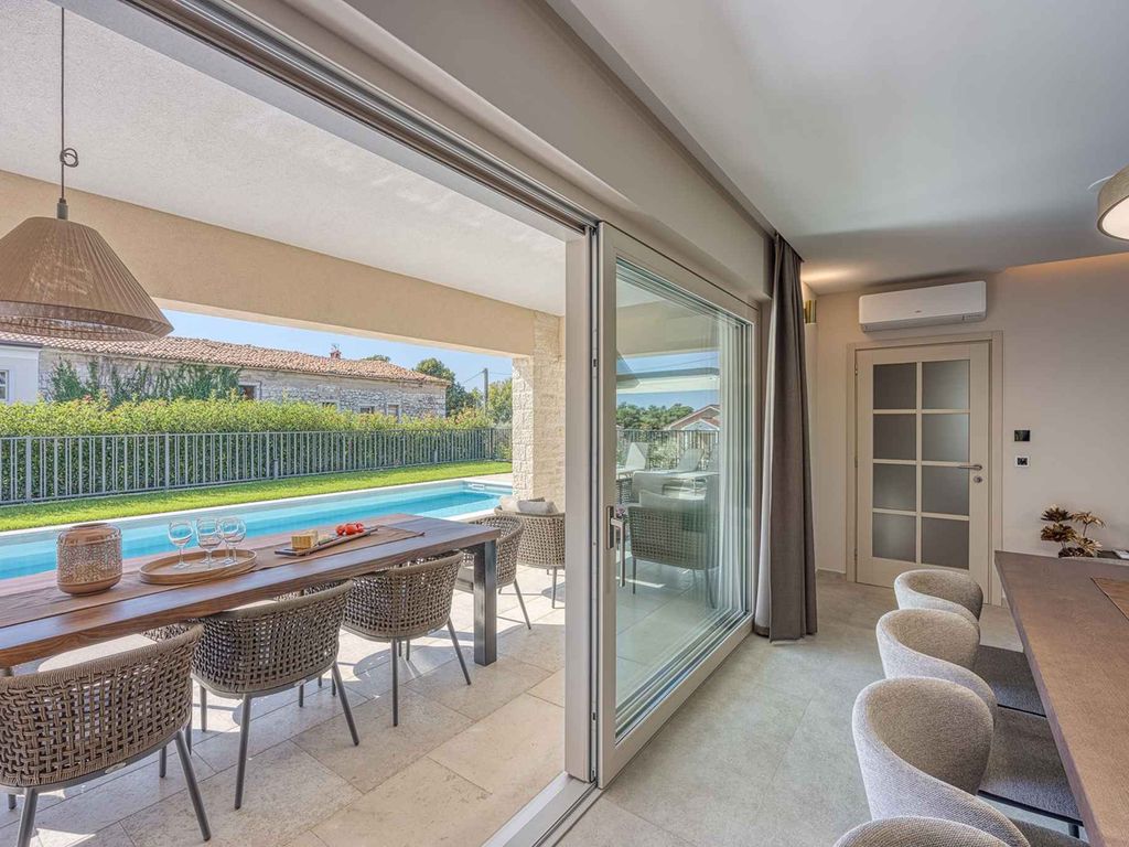 Villa mit Pool und Wellnessbereich
