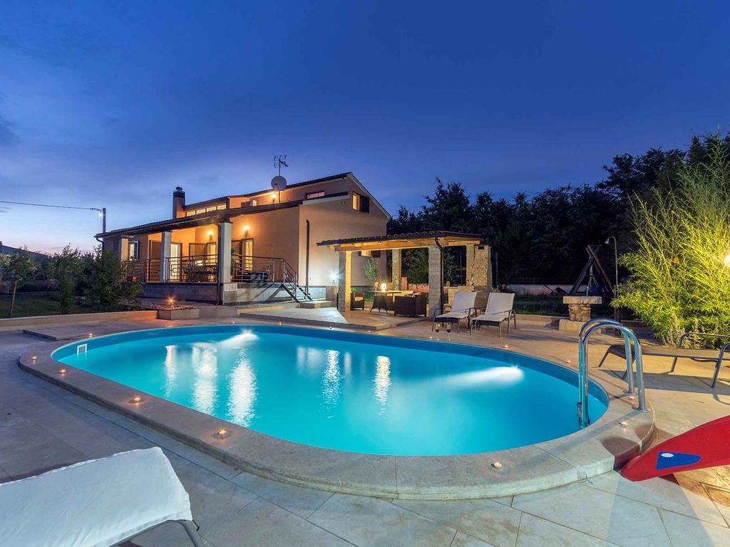 Villa mit Pool und Klimaanlage