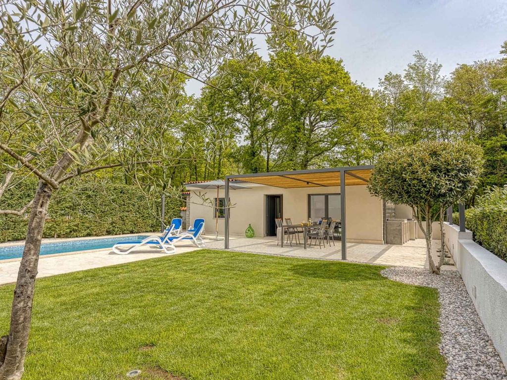 Ferienhaus mit Pool in einem kleinen istrischen Dorf
