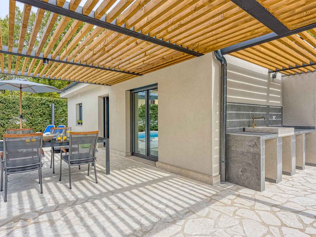 Ferienhaus mit Pool in einem kleinen istrischen Dorf