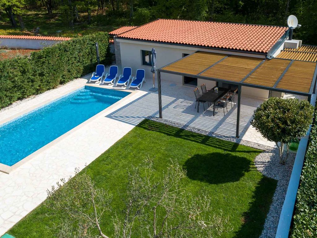 Ferienhaus mit Pool in einem kleinen istrischen Dorf