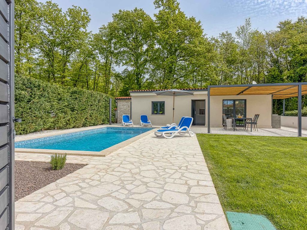 Ferienhaus mit Pool in einem kleinen istrischen Dorf