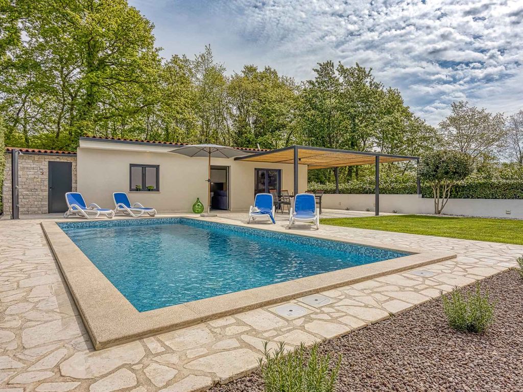 Ferienhaus mit Pool in einem kleinen istrischen Dorf