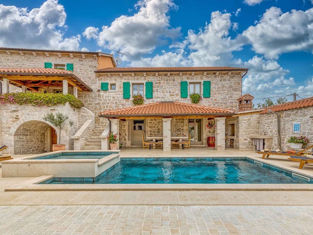Villa mit privatem Pool und Whirlpool