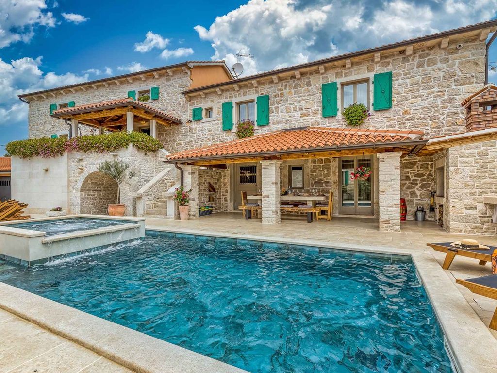 Villa mit privatem Pool und Whirlpool