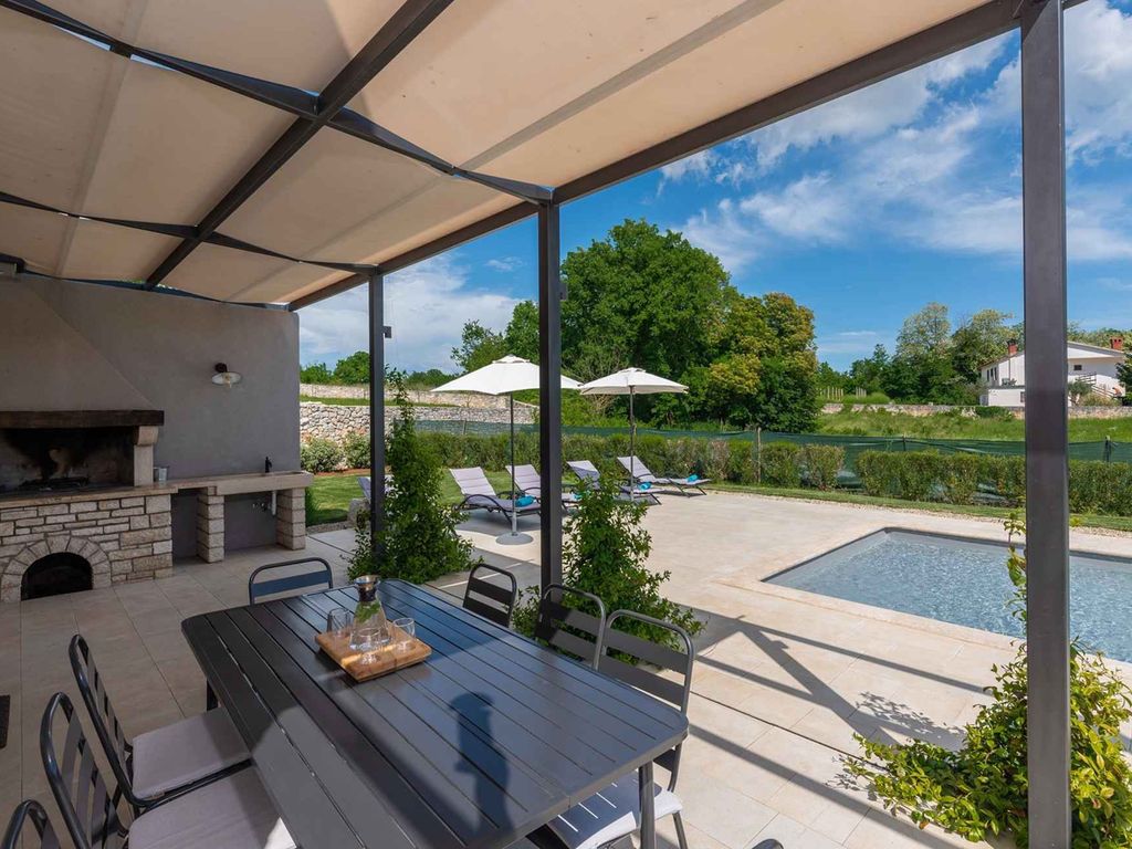 Villa mit luxuriösen Bedingungen und Pool