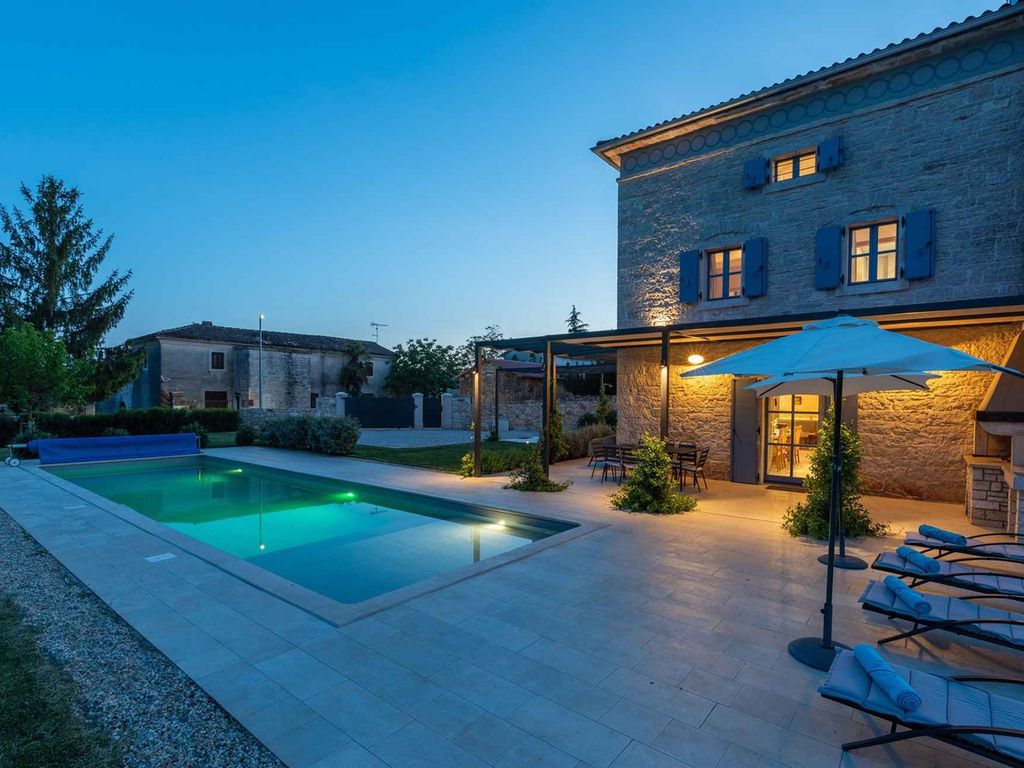Villa mit luxuriösen Bedingungen und Pool