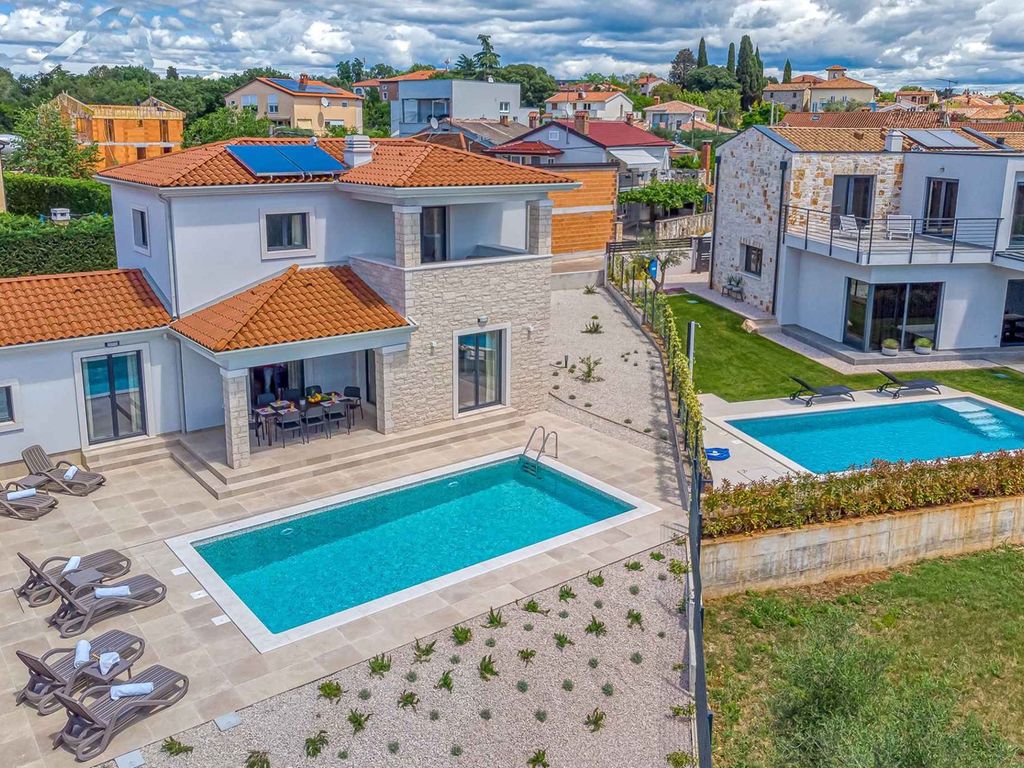Villa mit luxuriösen Bedingungen, Klimaanlage, Pool