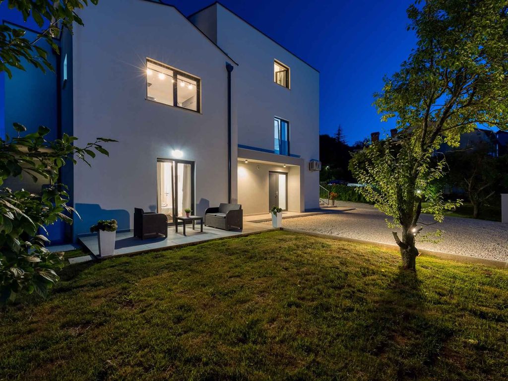Villa mit luxuriösen Bedingungen, Klimaanlage, Pool