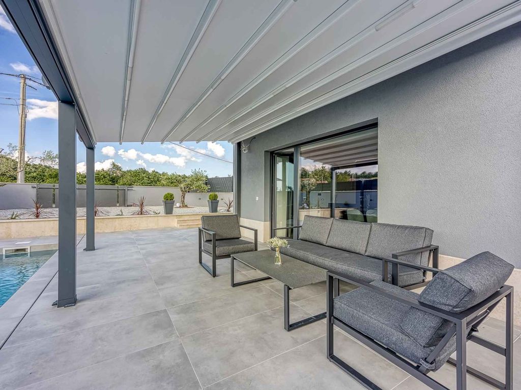 Villa mit Pool und Klimaanlage