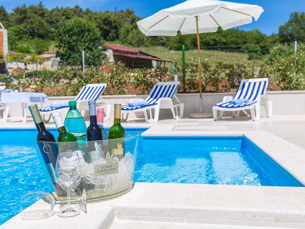 Ferienhaus mit Pool ideal für einen erholsamen Urlaub
