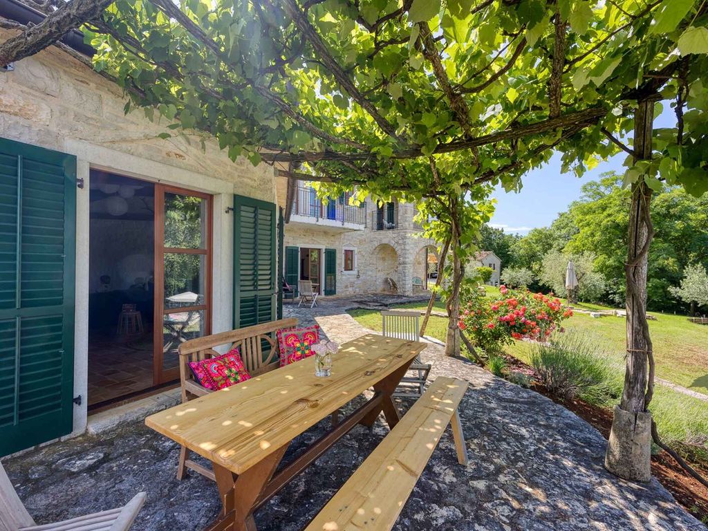 Villa mit Pool und Garten