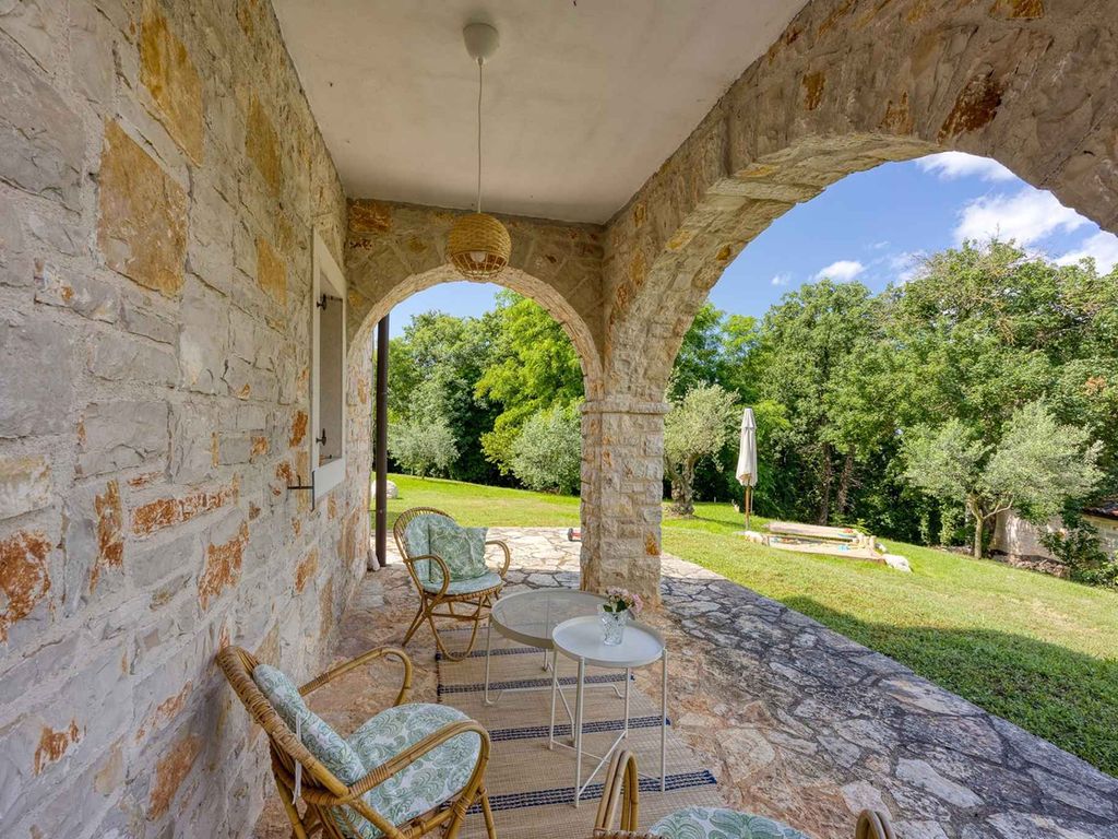 Villa mit Pool und Garten