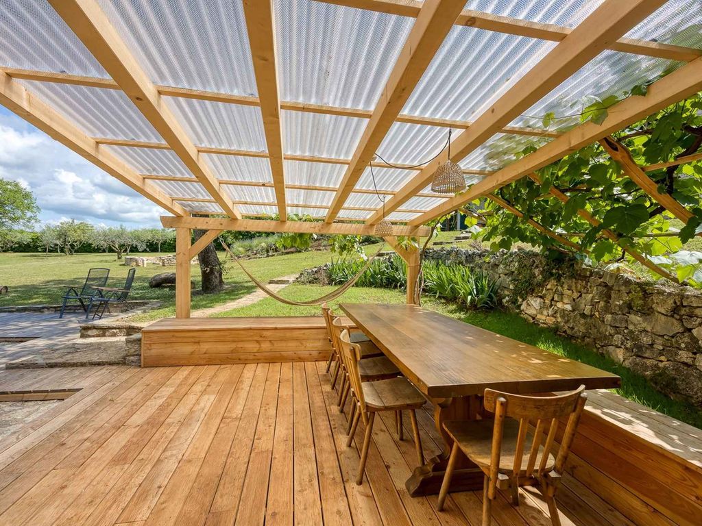 Villa mit Pool und Garten