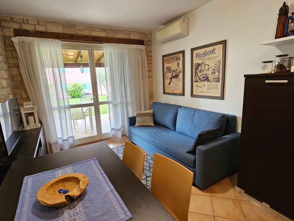 Ferienwohnung mit Terrasse, Garten und Gemeinschaftspool