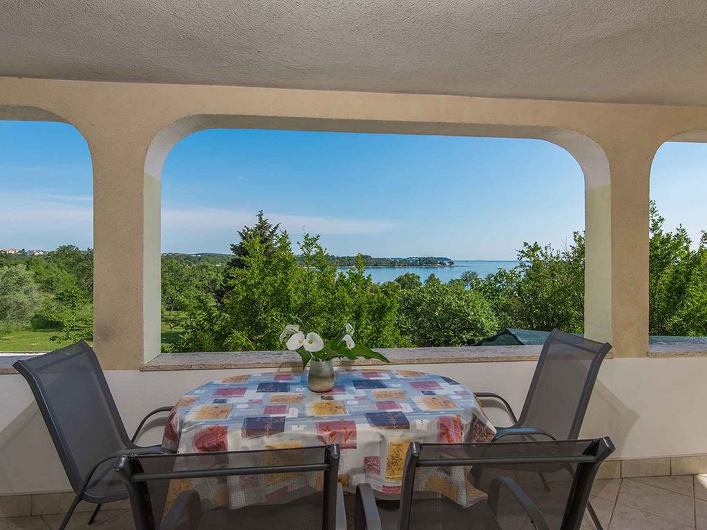 Ferienwohnung mit Balkon und Meerblick