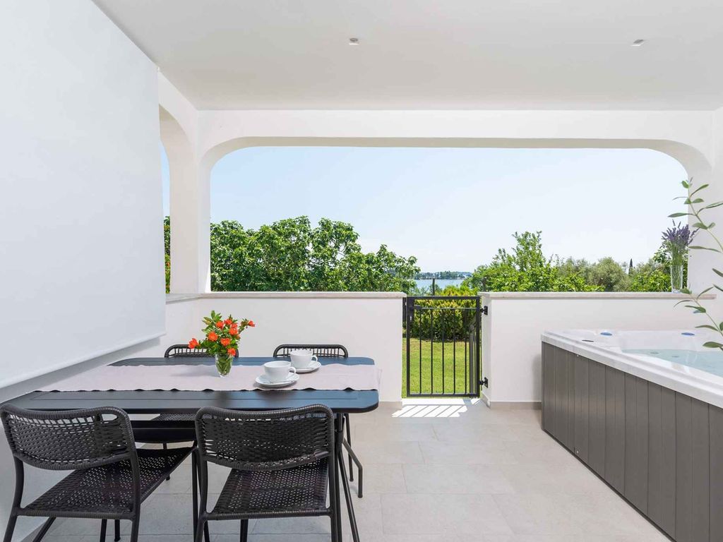 Ferienhaus mit Whirlpool und Meerblick