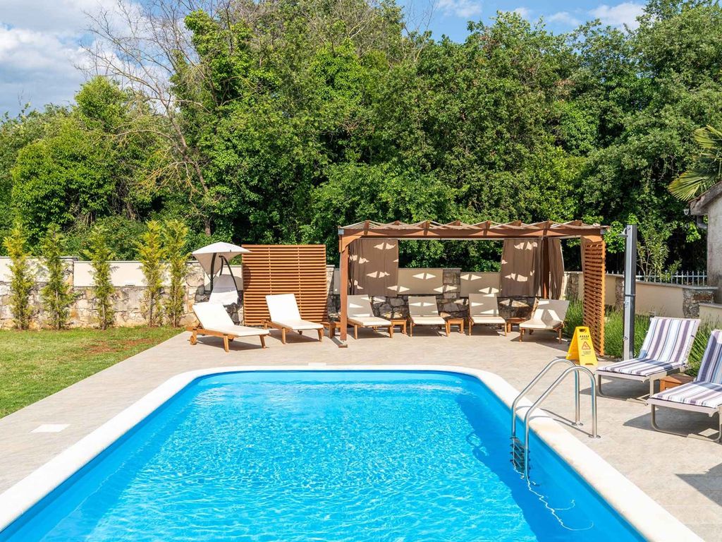 Studio mit Balkon und Pool