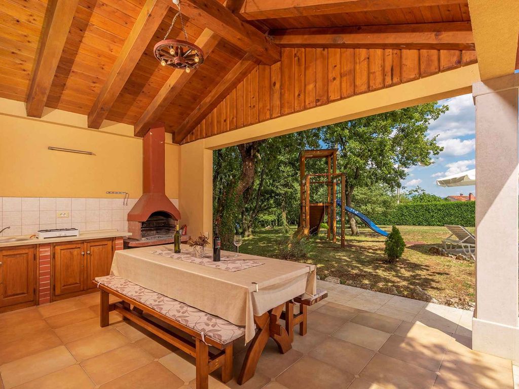 Ferienhaus mit privatem Pool und großem Garten