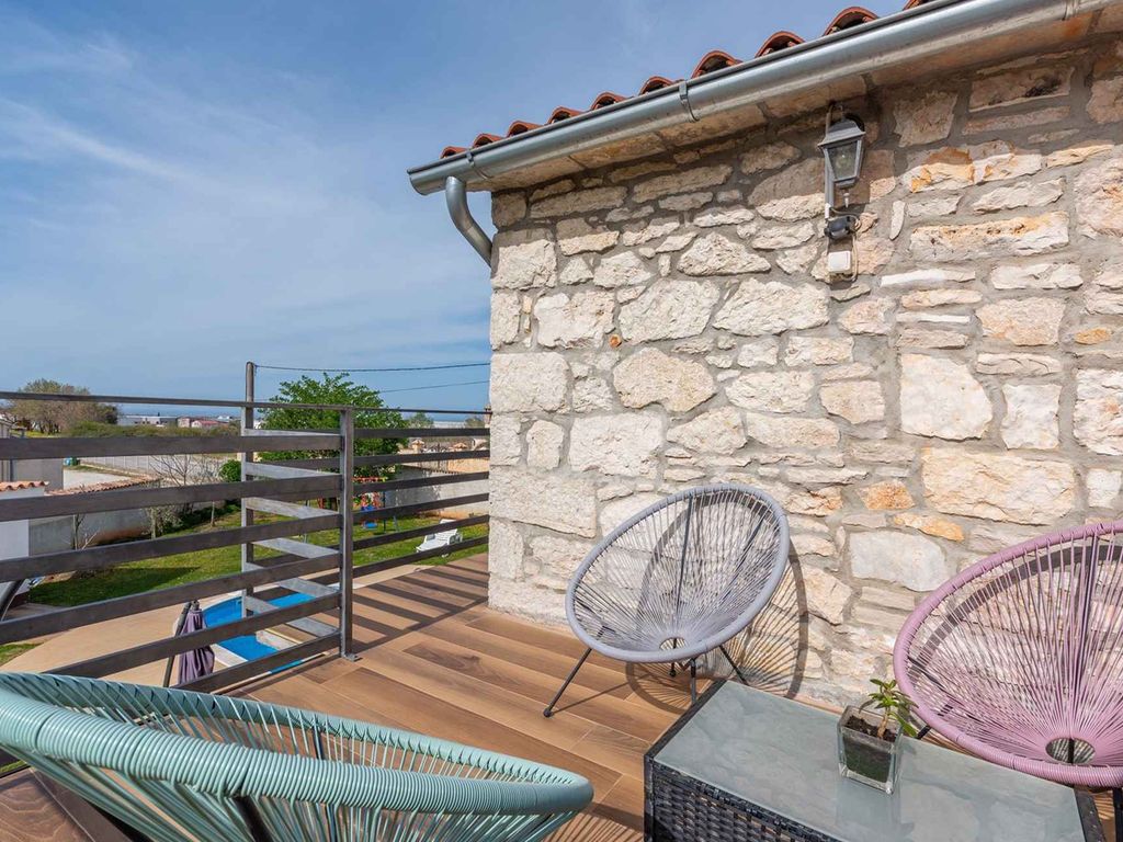 Villa mit Pool und Garten