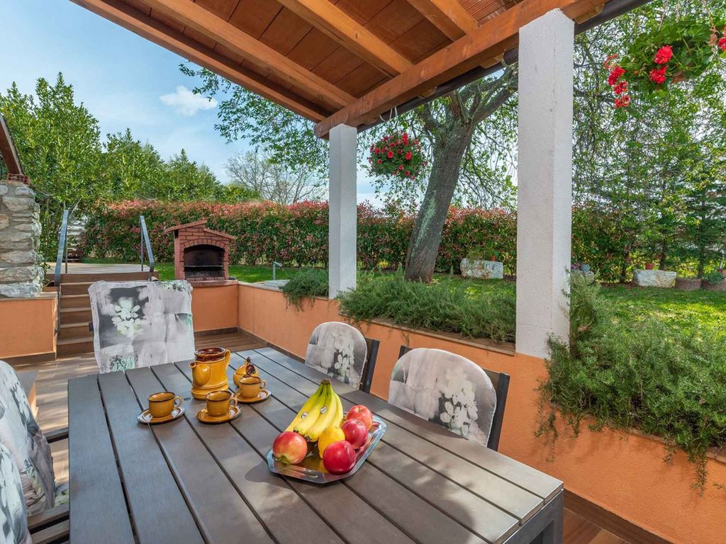 Villa mit Pool und Garten